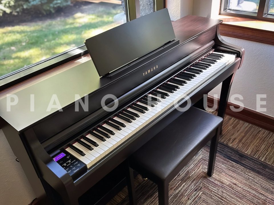 YAMAHA CLP-835 R - Góc nhìn thực tế 6